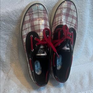 Sperry Black Patent Low-Top Sneakers with Pink Accents